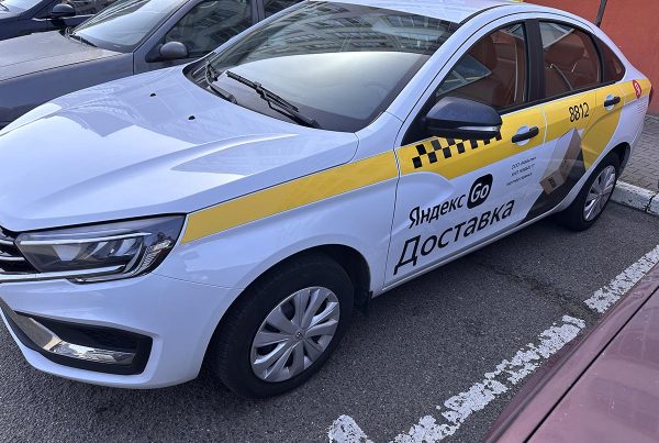 Оклейка автомобиля под Яндекс Такси в Минске