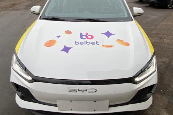 Частичная оклейка борта такси Яндекс GO