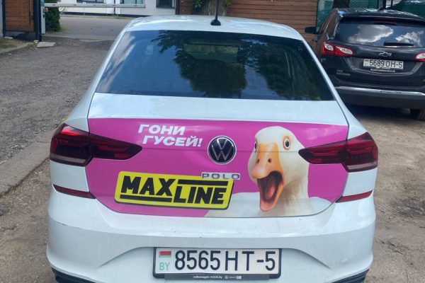 Брендирование задней части автомобиля Яндекс GO для Maxline